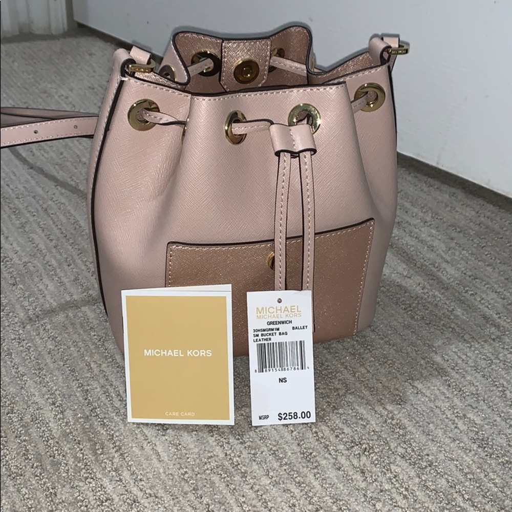 Michael Kors crossbody bucket purse